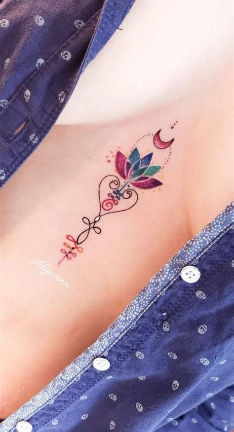 tatuajes para mujeres entre los senos|Tatuajes en el pecho para mujeres